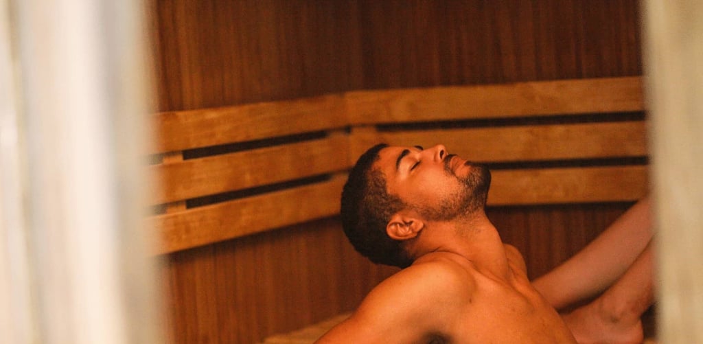 Man vilar i en sauna